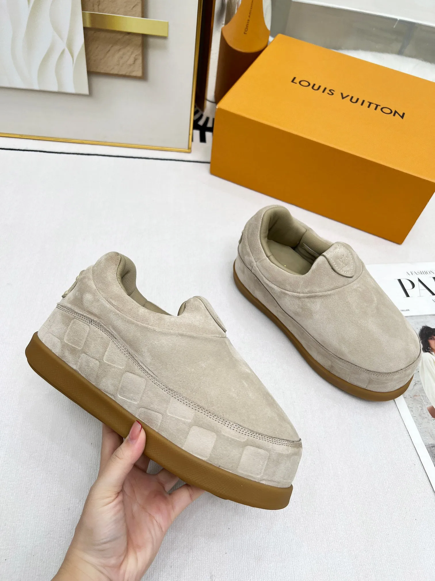 Factory direct sales p660🐘🐘Women's shoes, women's clothing louis vuitton (Louis Vuitton/lv)🔍Autumn and winter~Ugly little chubby, new shoe type YETI🔥🔥🔥🔥 Super street style bread shoes are here! ! ! Chubby is so cute~💞 What a great tool for showing off slim legs! The inner height is increased by 5 cm, the legs are longer and thinner, and the beef tendon bottom is super comfortable, suitable for couples 💞💞💞💞 Fabric: imported high mercerized ox velvet embossed craftsmanship Number of yards: 35-45 yards (46🉑custom-made, non-returnable)